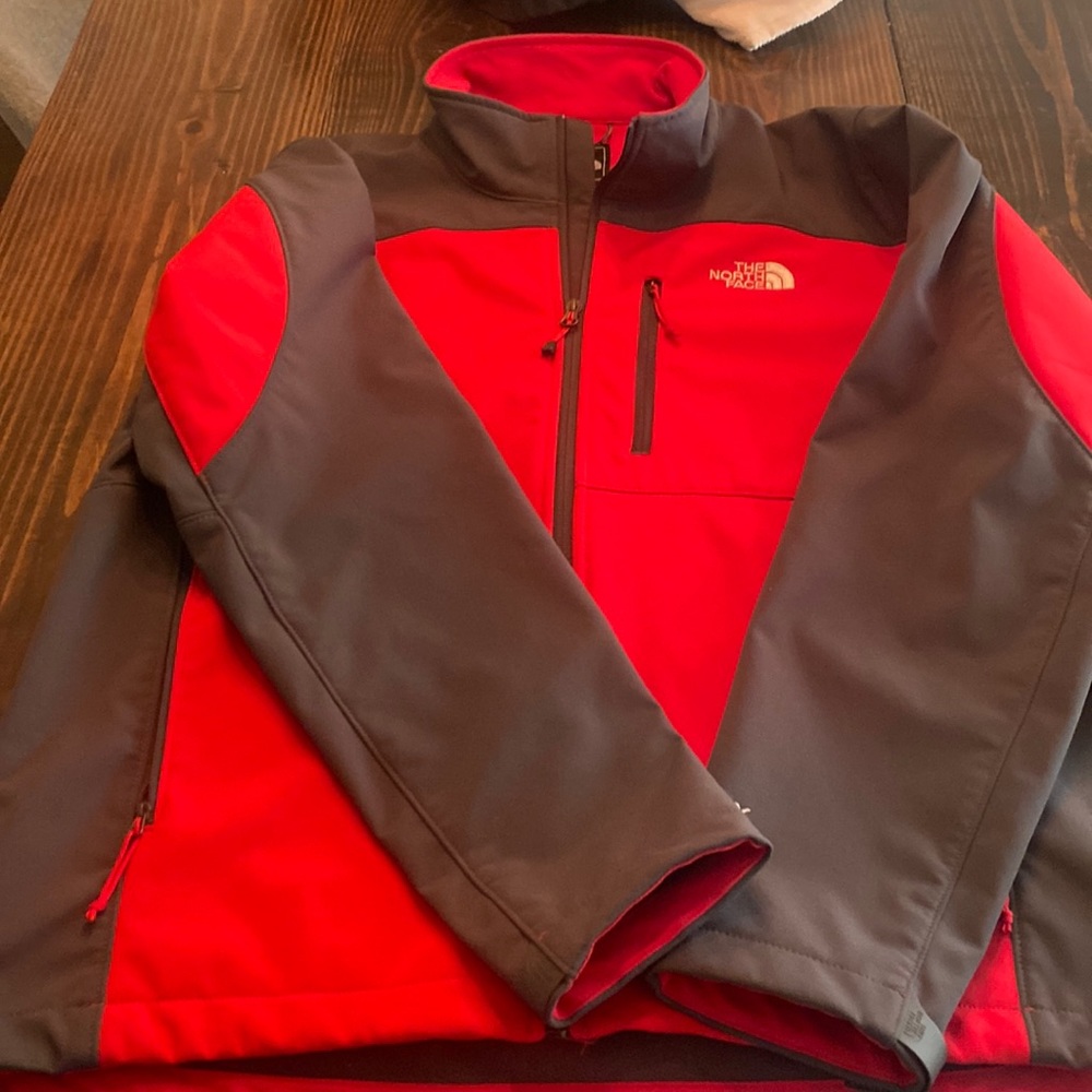 North face lightweight jacket. Men’s size large. Used like new condition